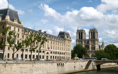 Les Secrets Cachés des Coulisses des Grands Théâtres Parisiens